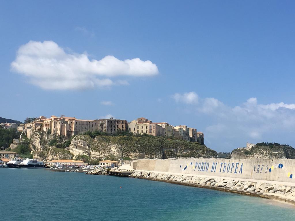 Apartment With Sea View Tropea Bagian luar foto